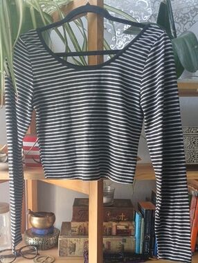 Wet Seal Black & White Striped Long Sleeve Scoop Neck Tee